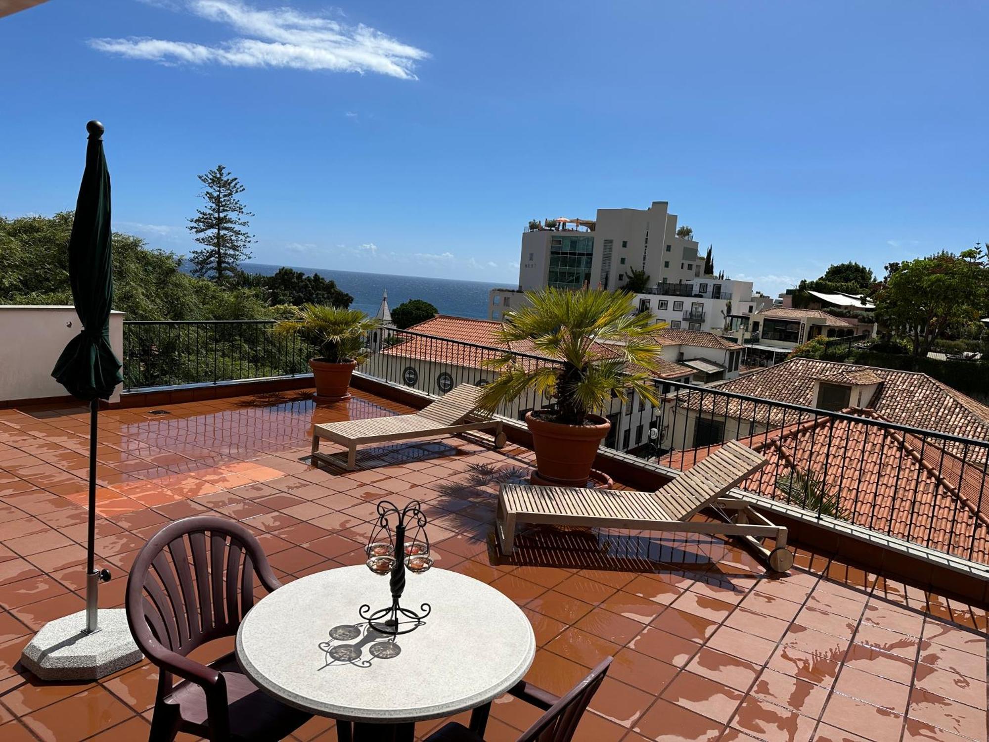 Casino With Sea View Apartment *