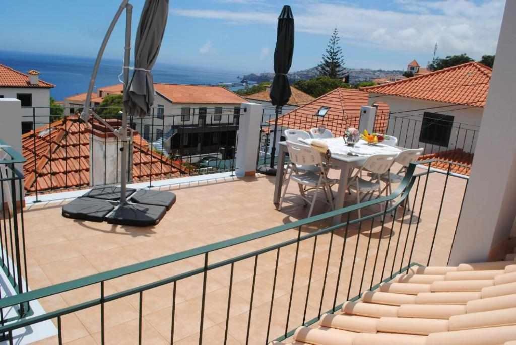 Vila Rosa - Renovated House Overlooking The Sea Casa de hóspedes
