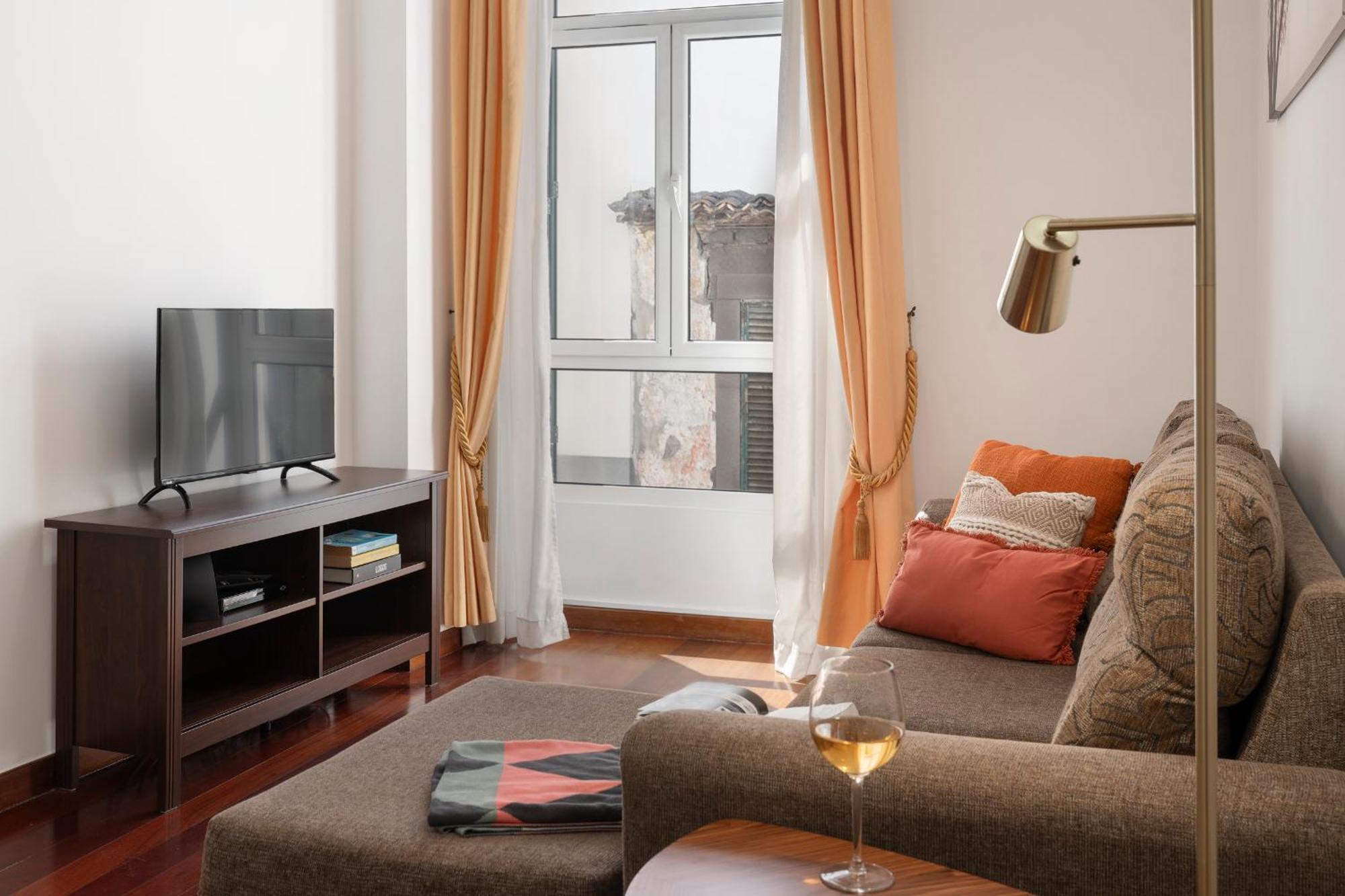 Apartment Do Carmo By An Island