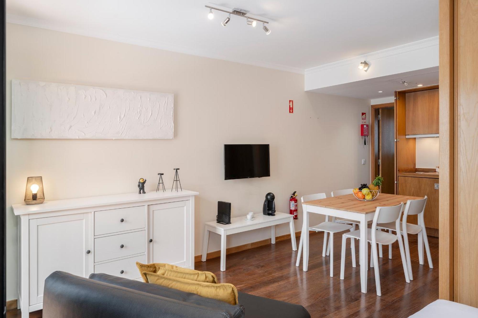 Na Praca By An Island Apartment