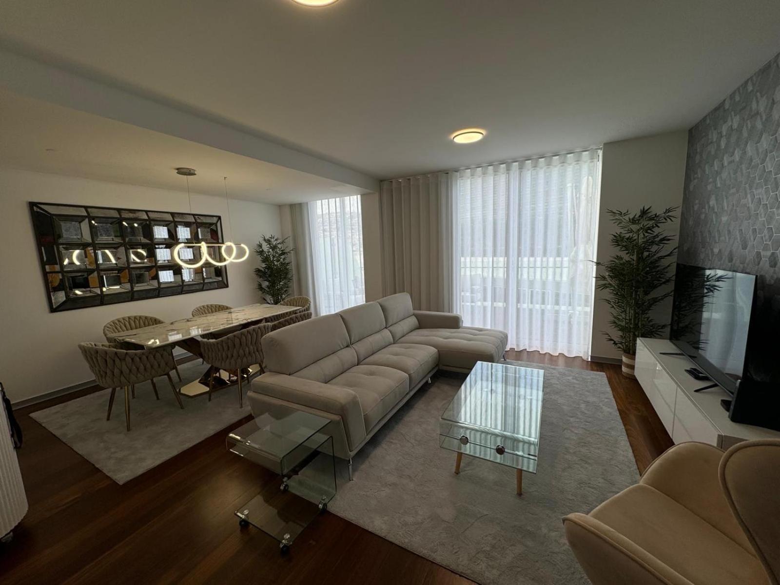 Apartment Next Corner Plaza *