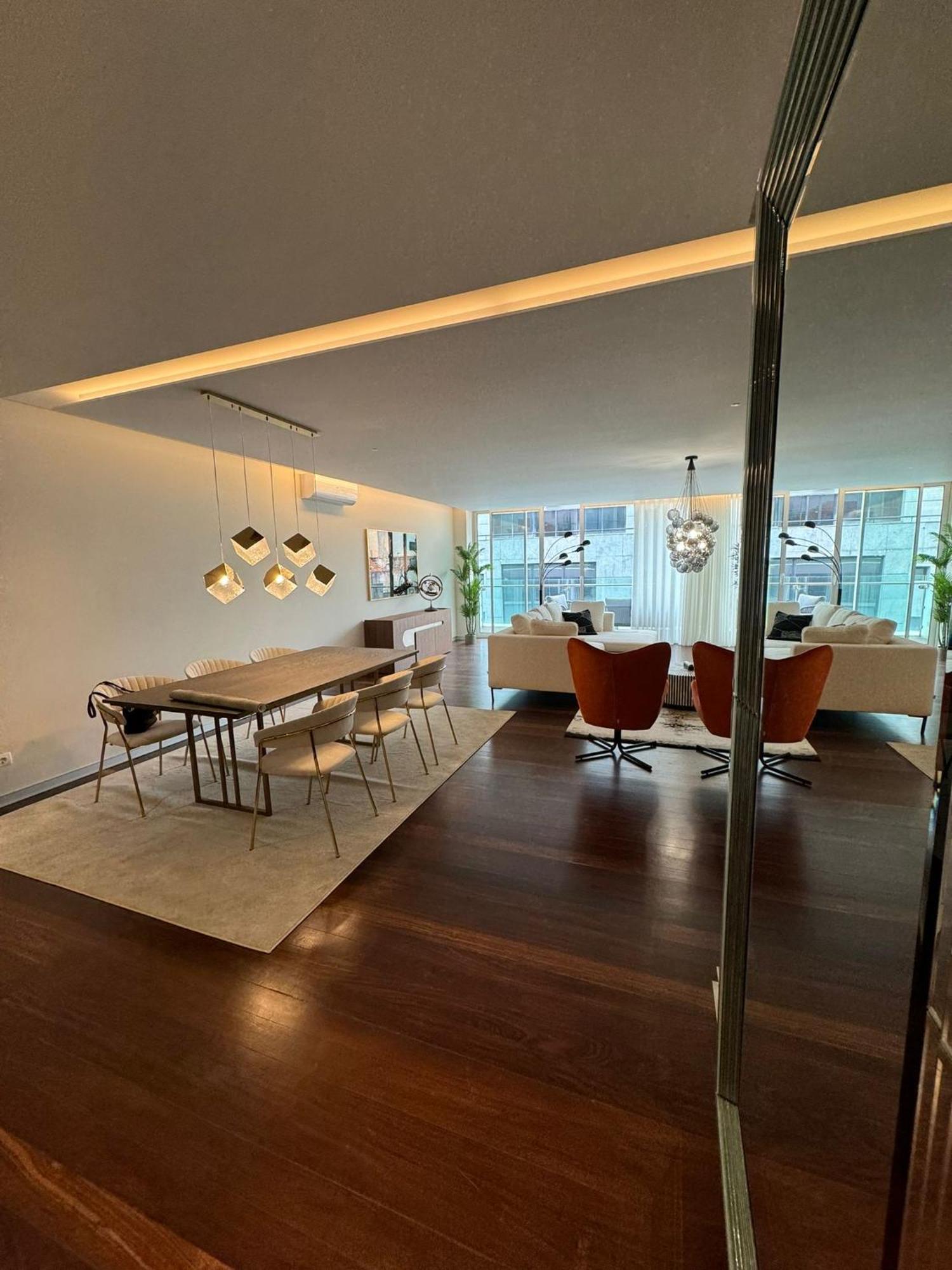 Apartment Next Corner Plaza