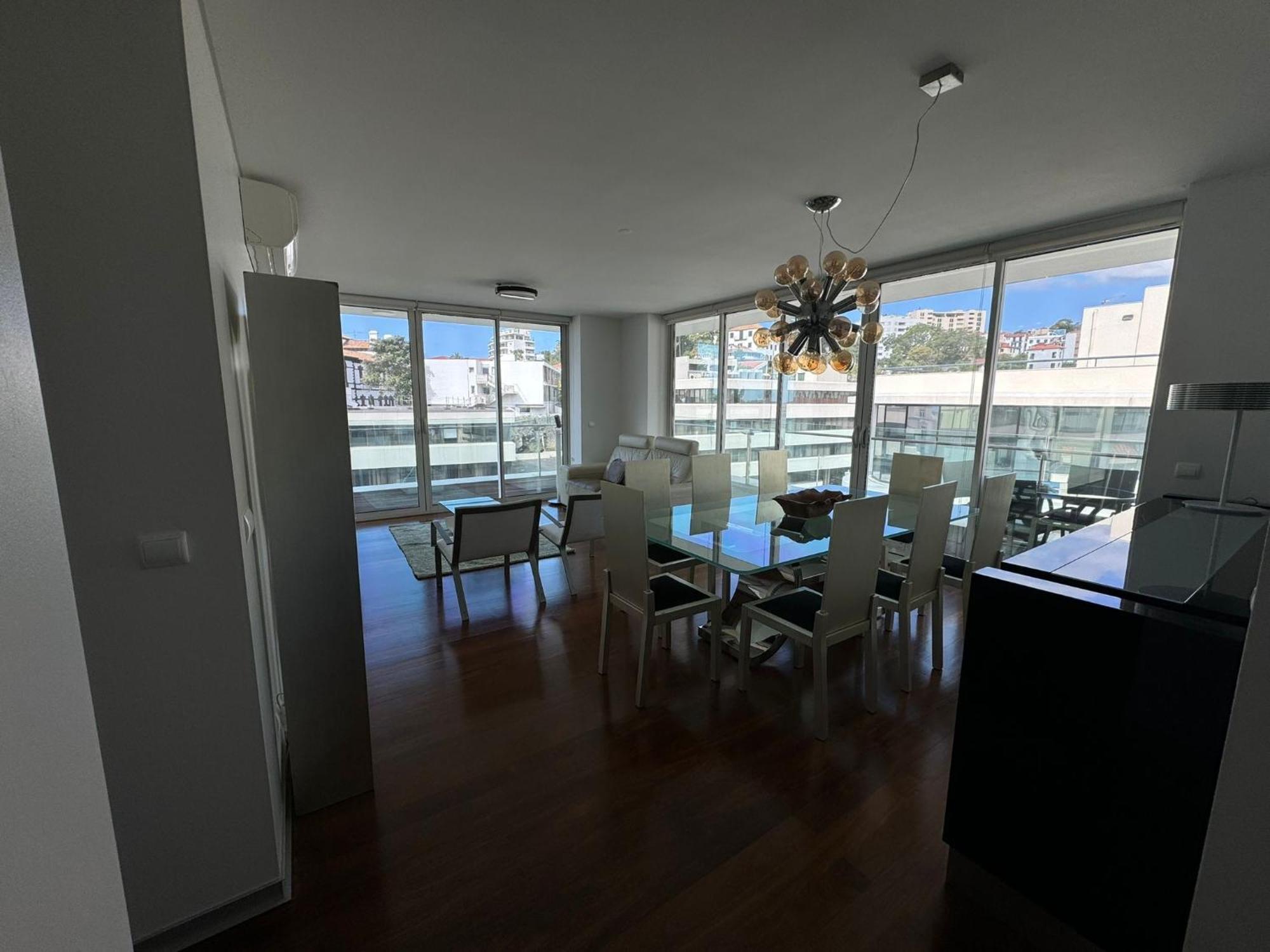 Apartment Next Corner Plaza