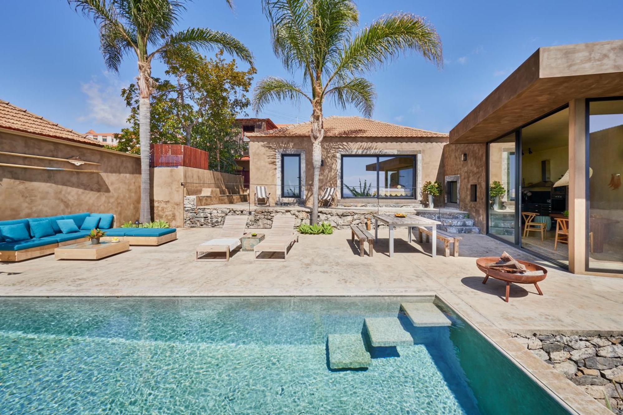 Vakantiehuis Pirate House Sea Front Private Pool Garden