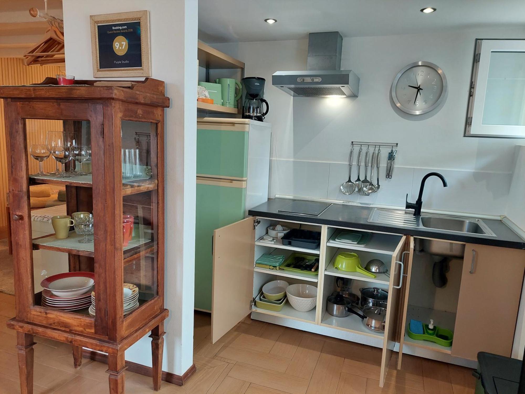 Purple Studio Apartment *