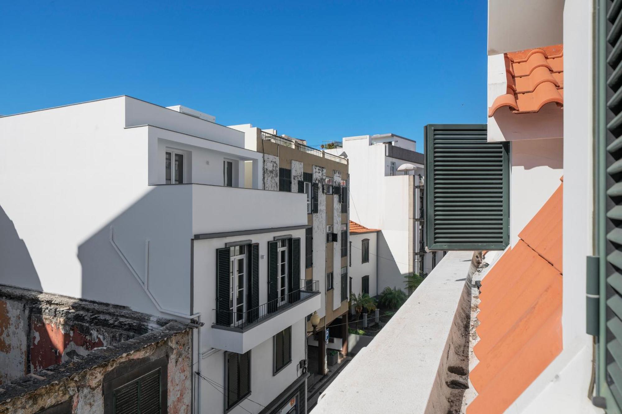 Do Carmo By An Island Apartment