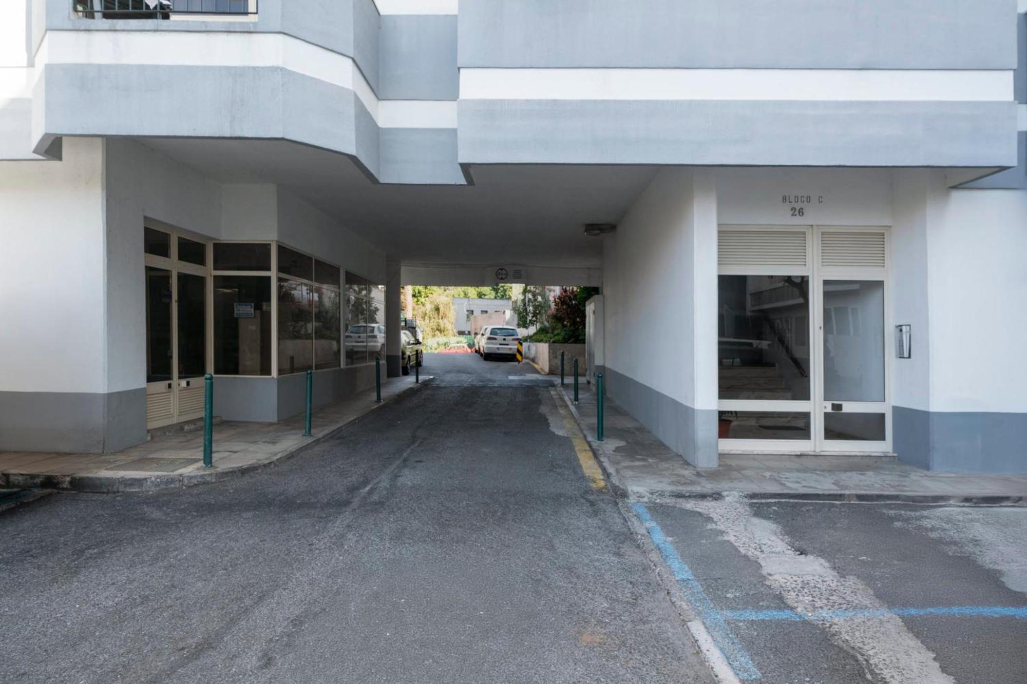 Jaime Moniz By An Island Apartment *