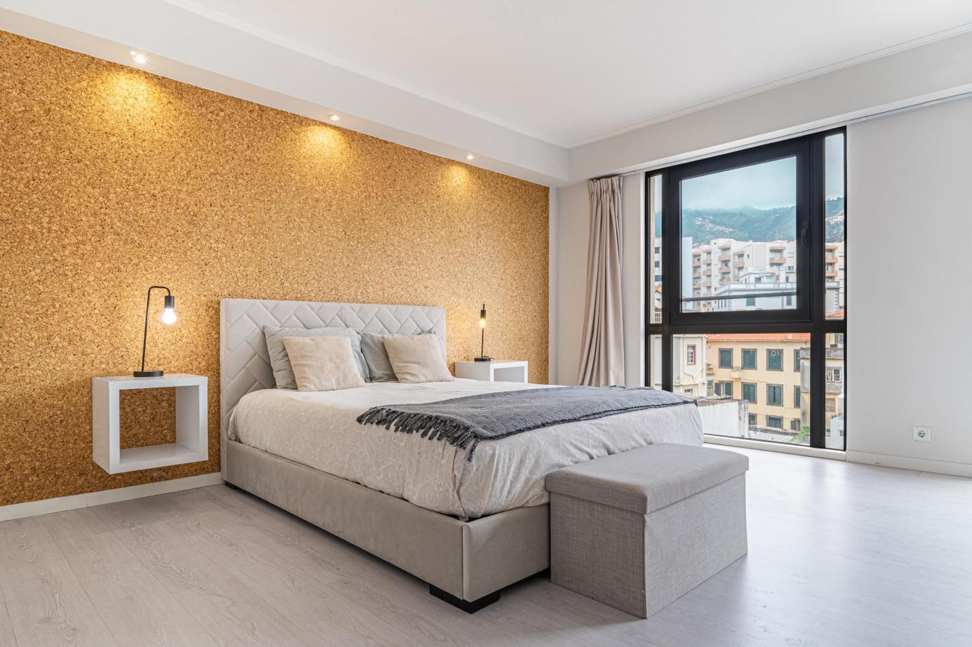Apartment 81 *