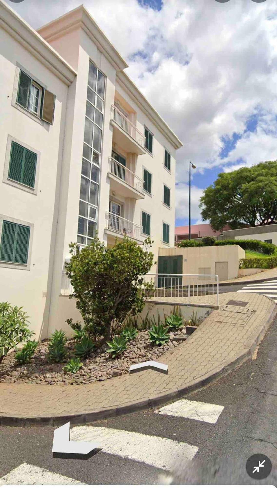 Unique Two-patios With Garage Apartment *