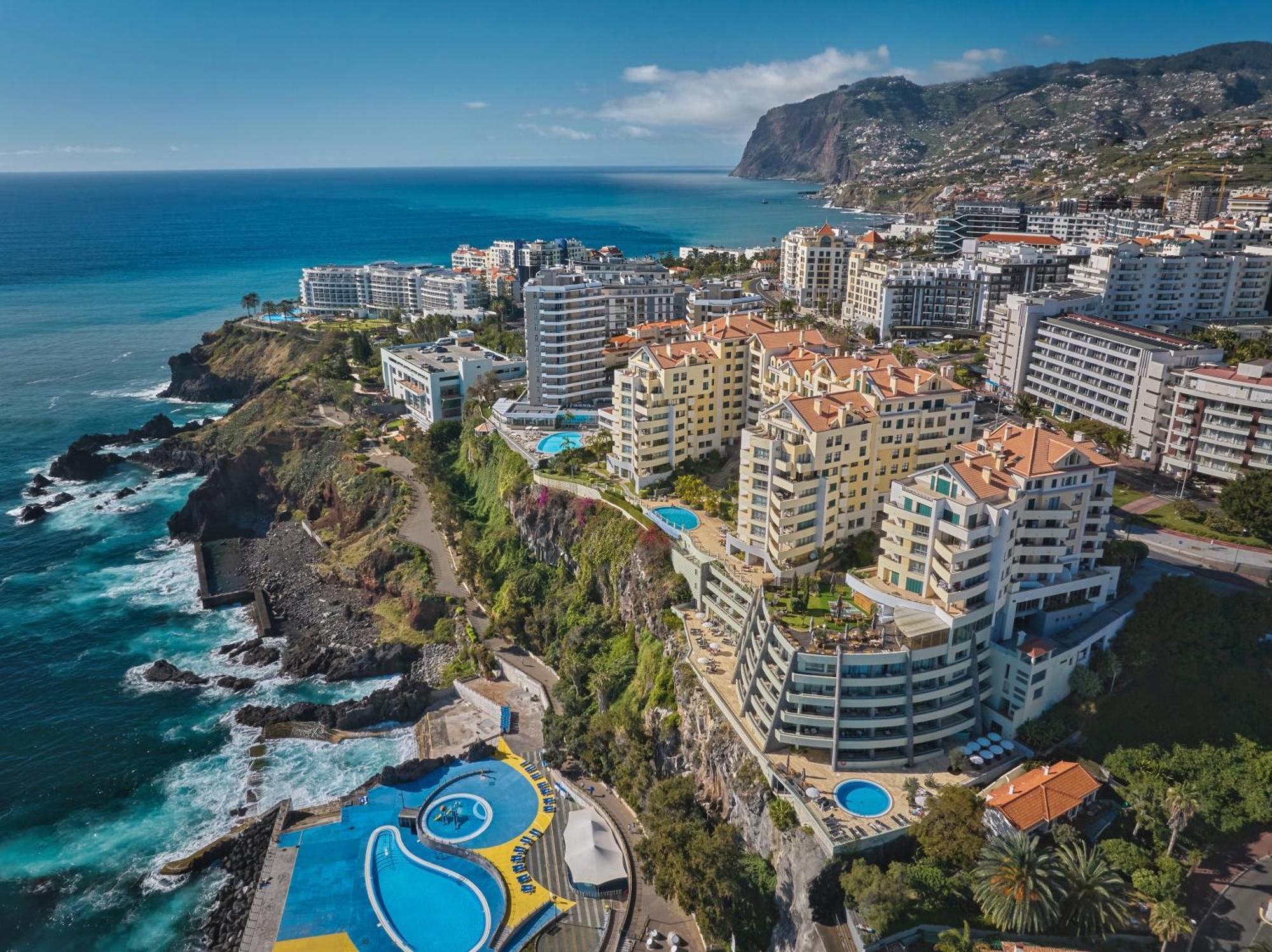 Oceanside Terrace By Madeira * Funchal (Madeira)