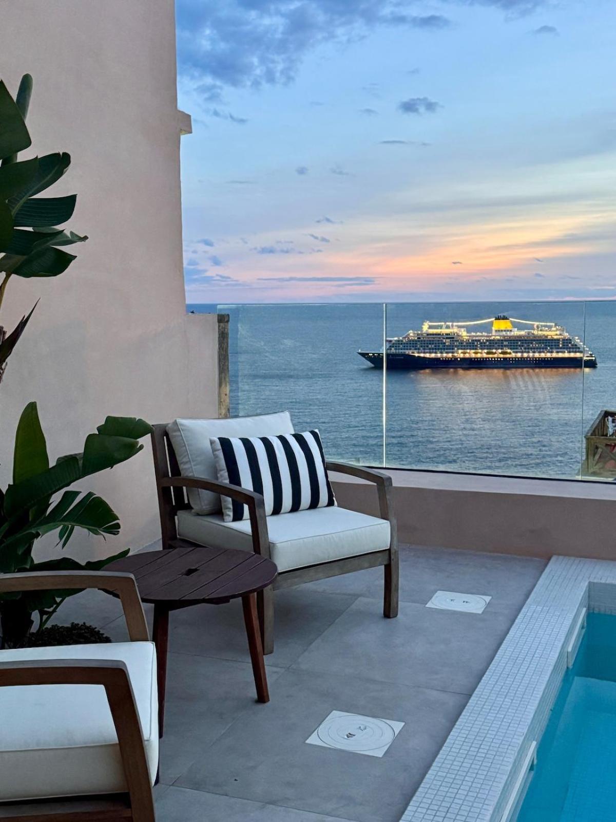 The Boat House Sea Front And Private Pool Biệt thự *