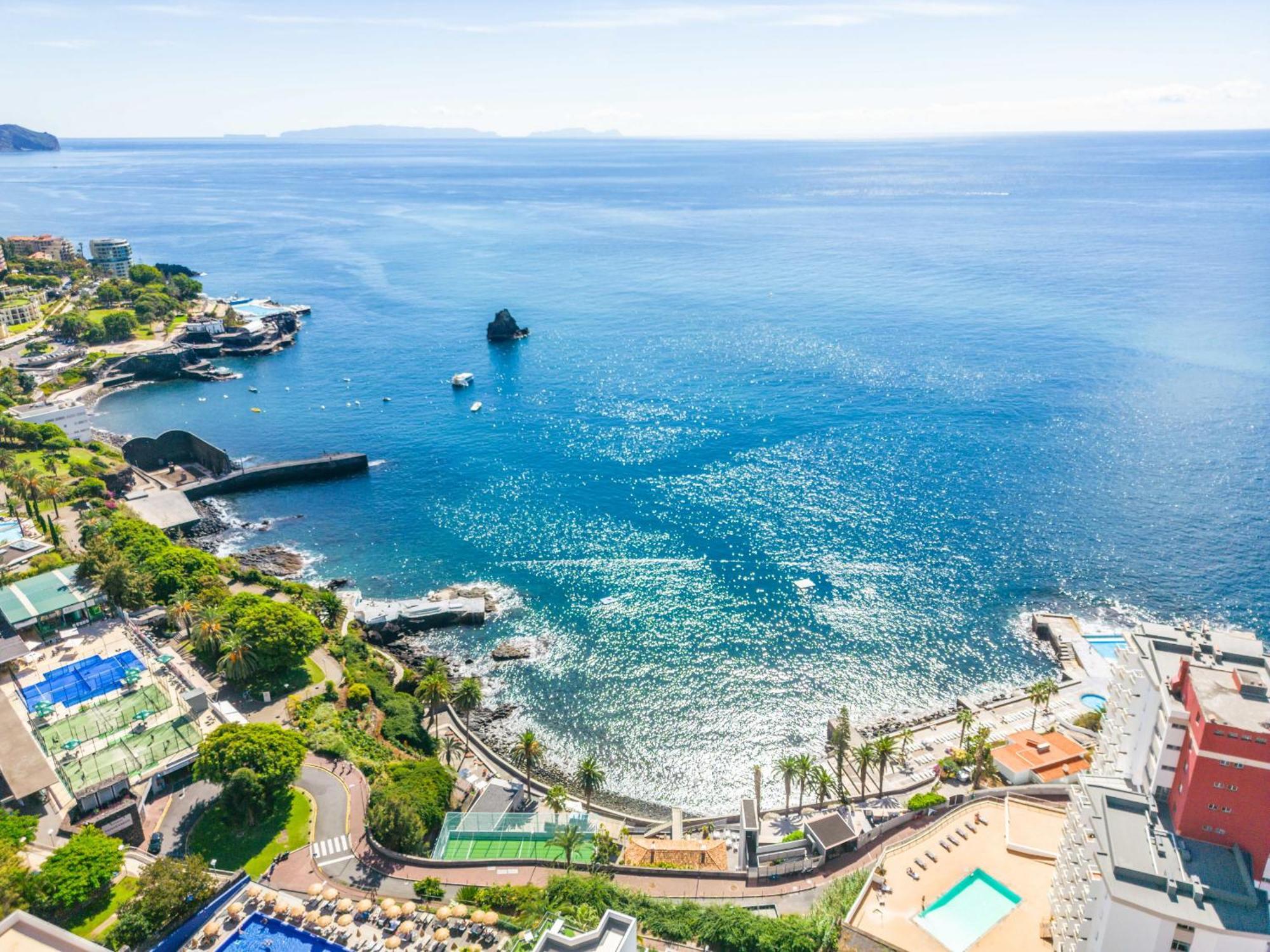 Mar - By Wehost Funchal (Madeira)