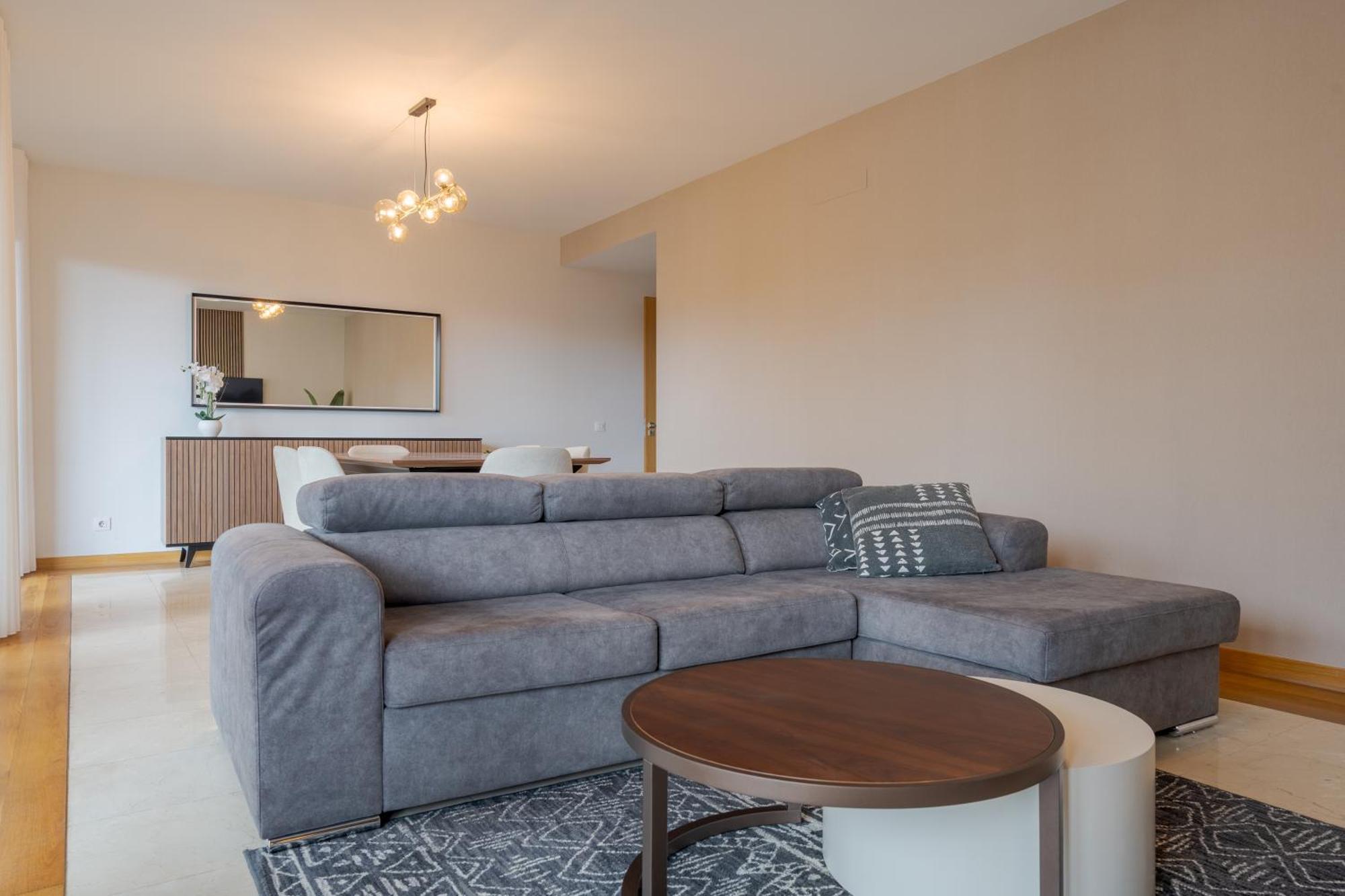 Apartment Living Bx In Center