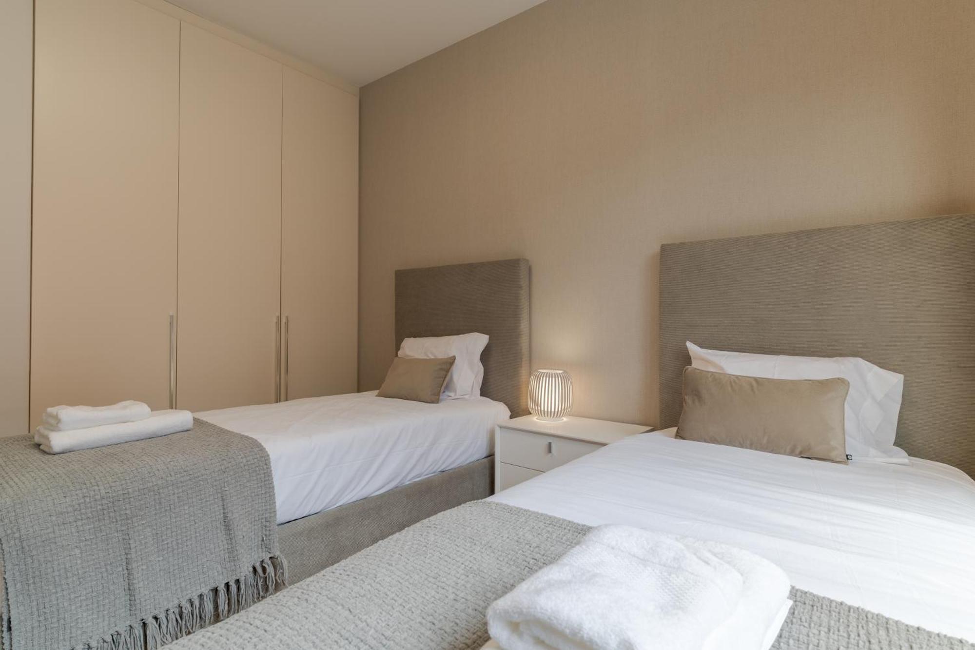 Living Bx In Center Apartment *