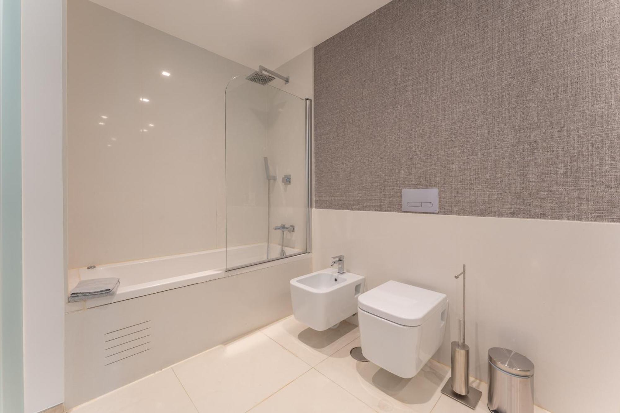 Flh Elegant With Pool & Balcony Apartment