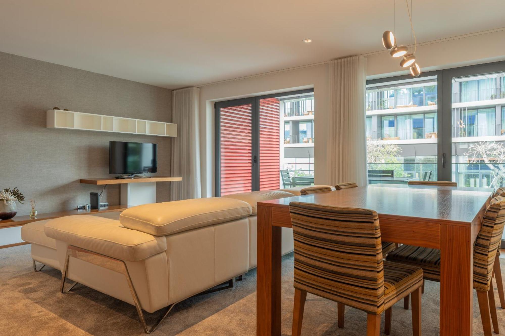 Flh Elegant With Pool & Balcony Apartment *