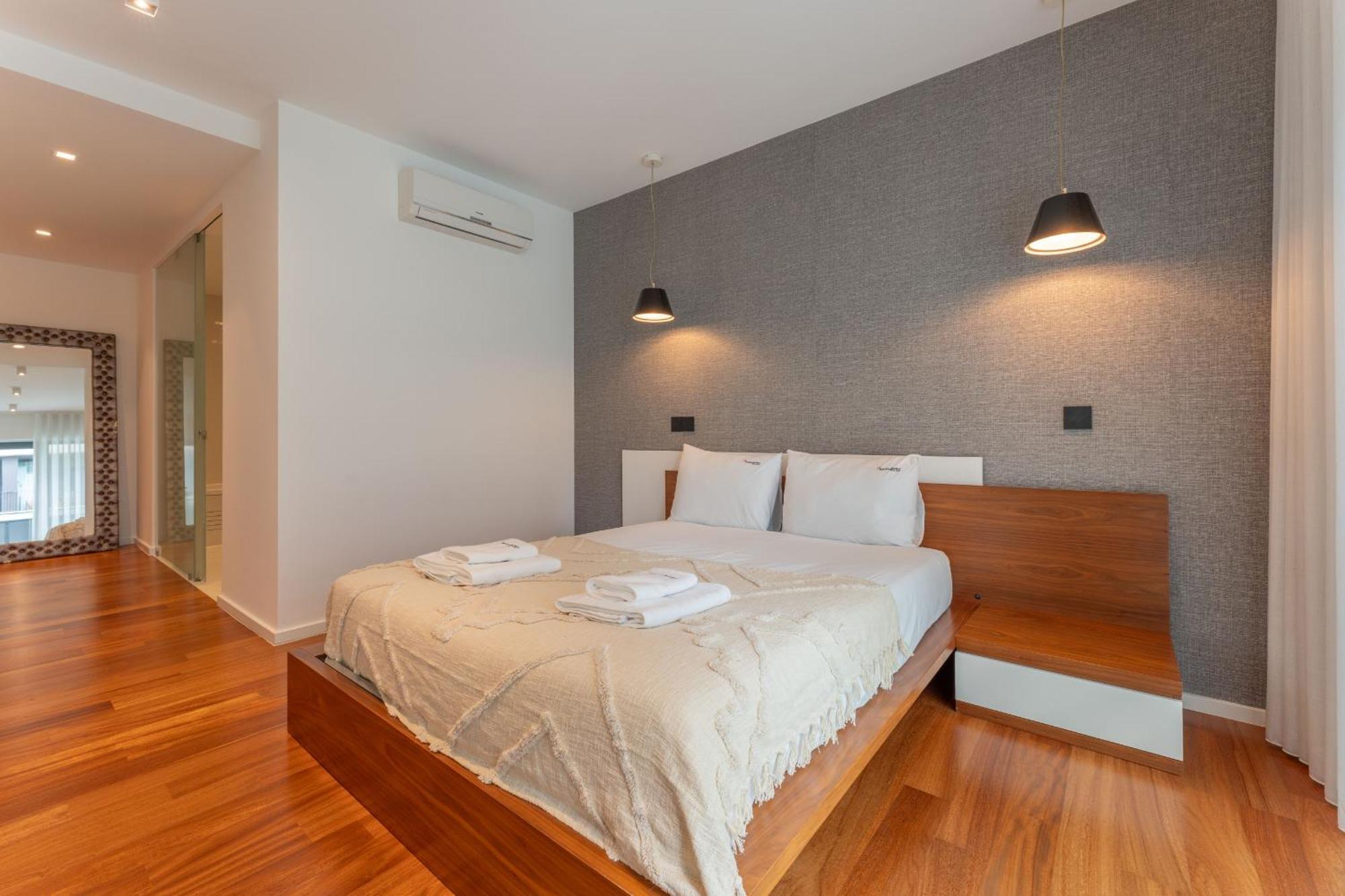 Flh Elegant With Pool & Balcony Apartment *