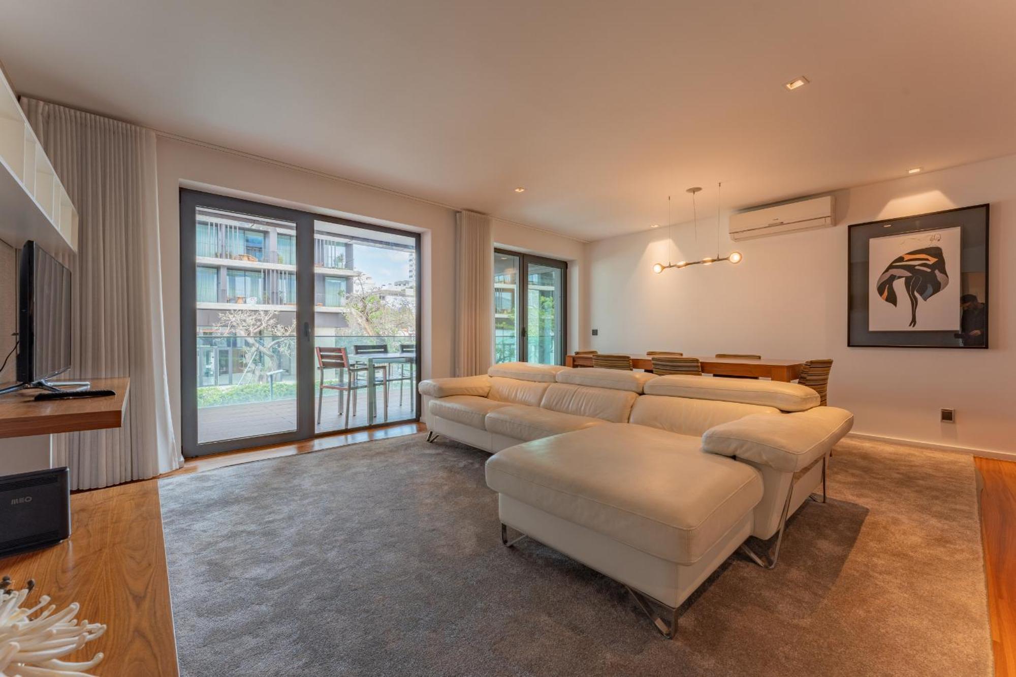 Flh Elegant With Pool & Balcony