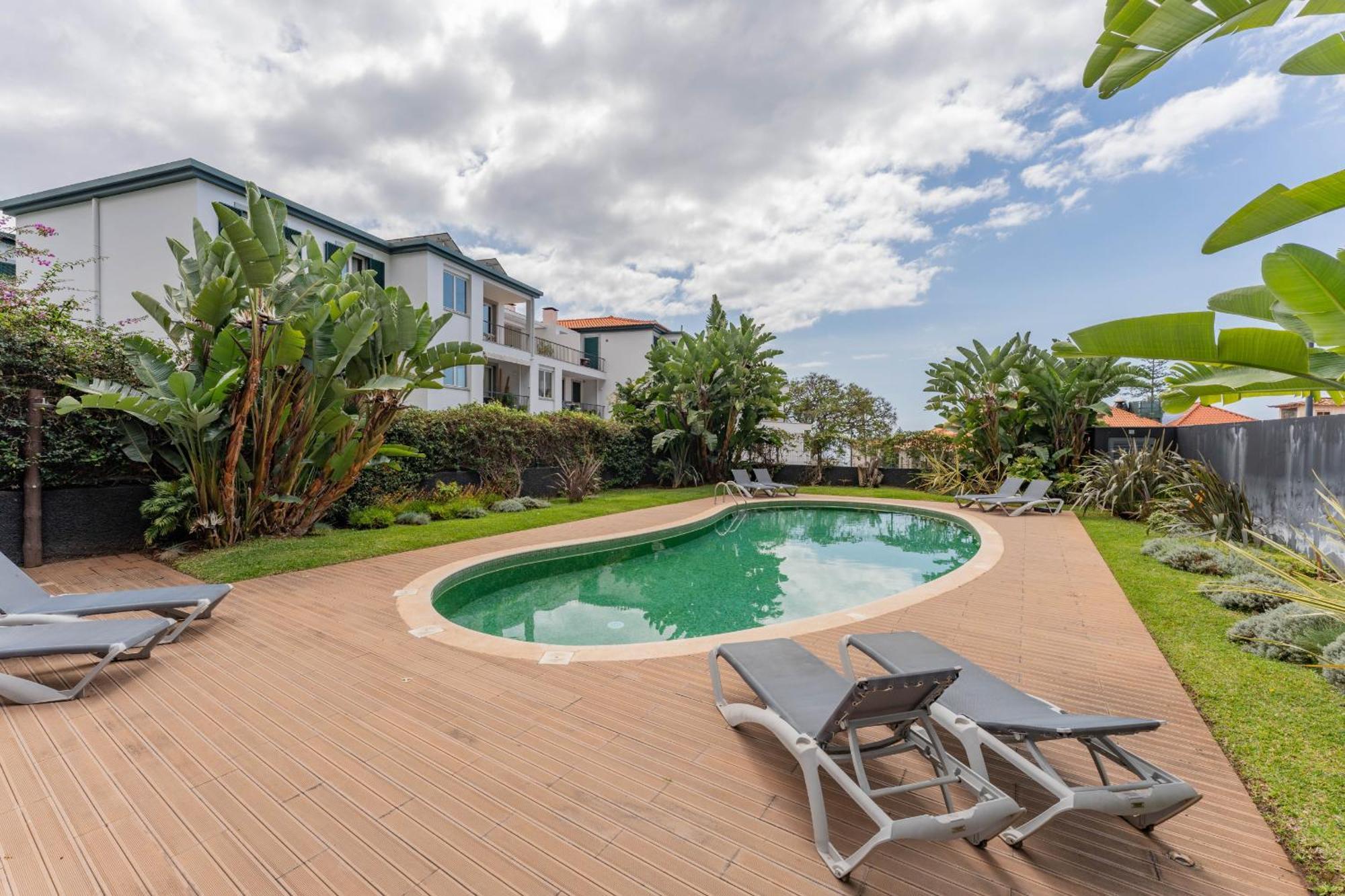 Flh Elegant With Pool & Balcony Apartment *