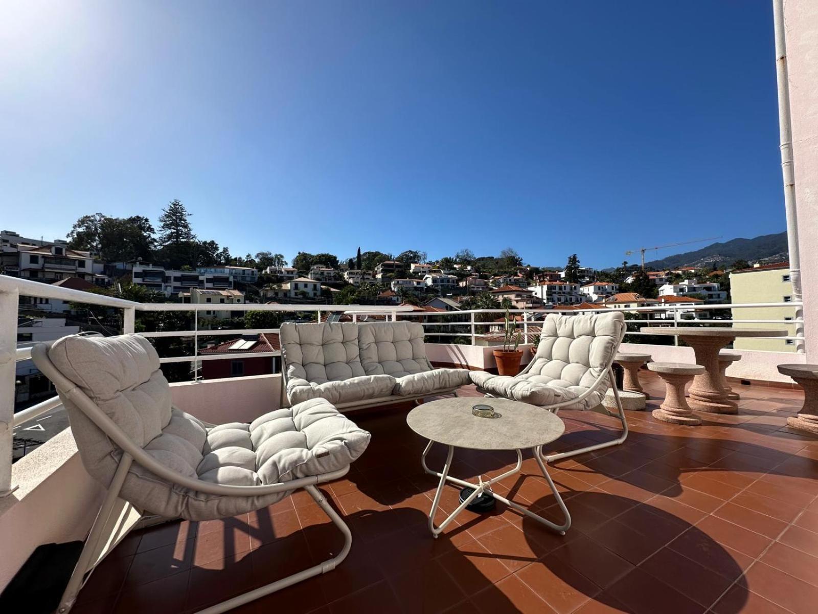 Bay View-walk To Lido & Center Apartment *