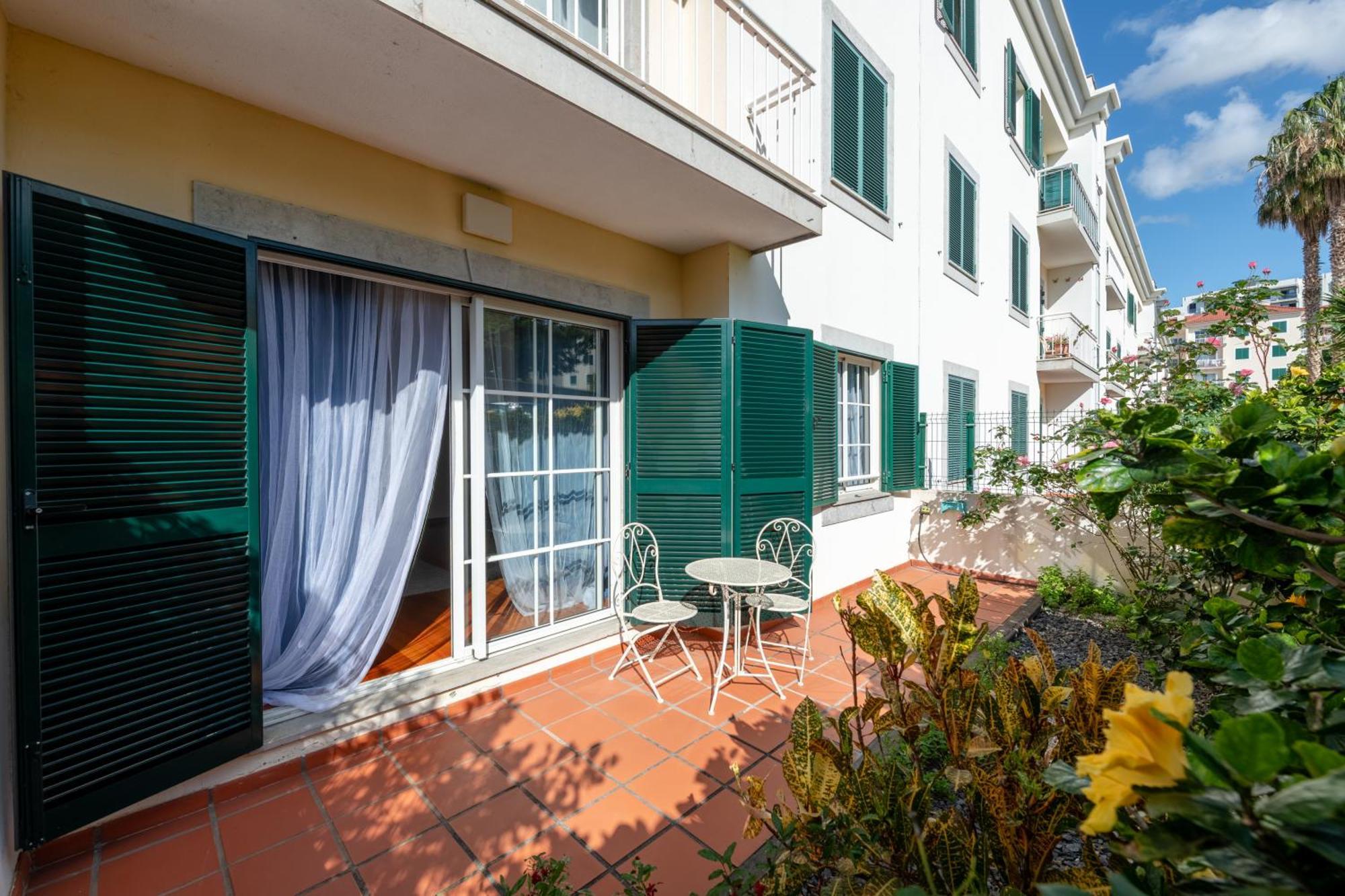 Unique Two-patios + Garage *