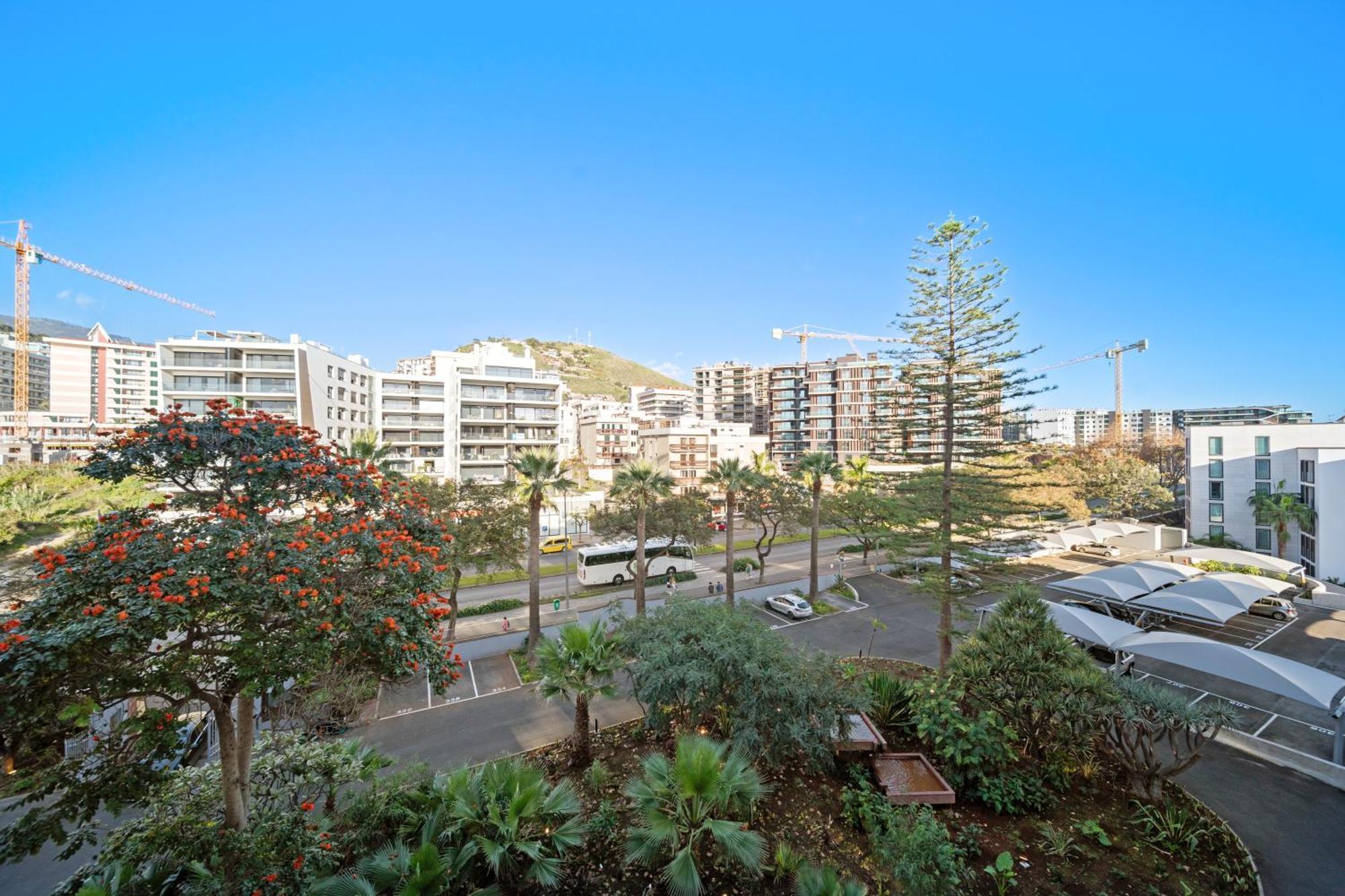 In-town Residences Apartment *