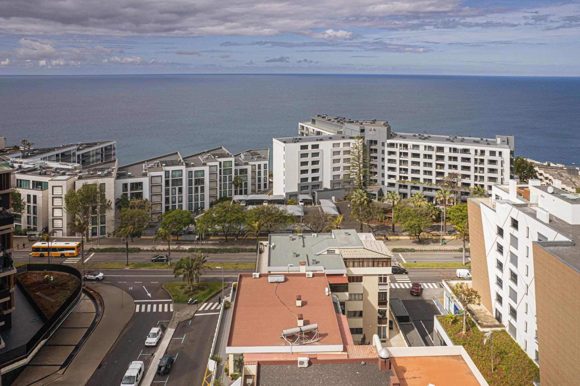 Portola Penthouse By Ymr *