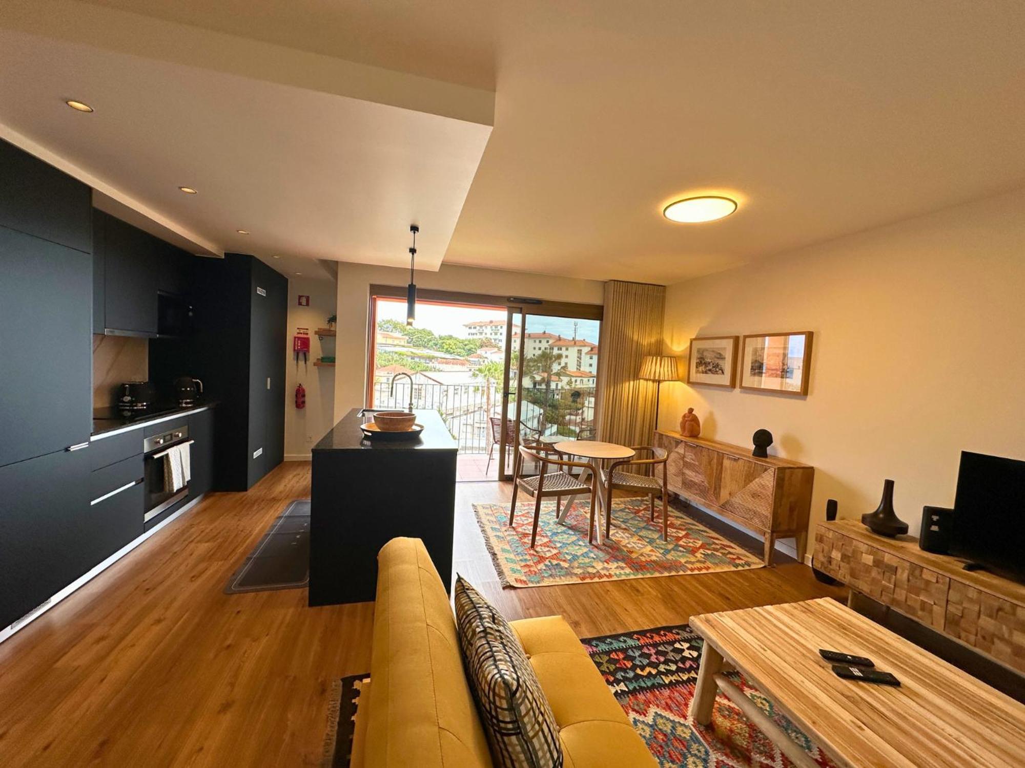 Colours By Madeira Apartment *