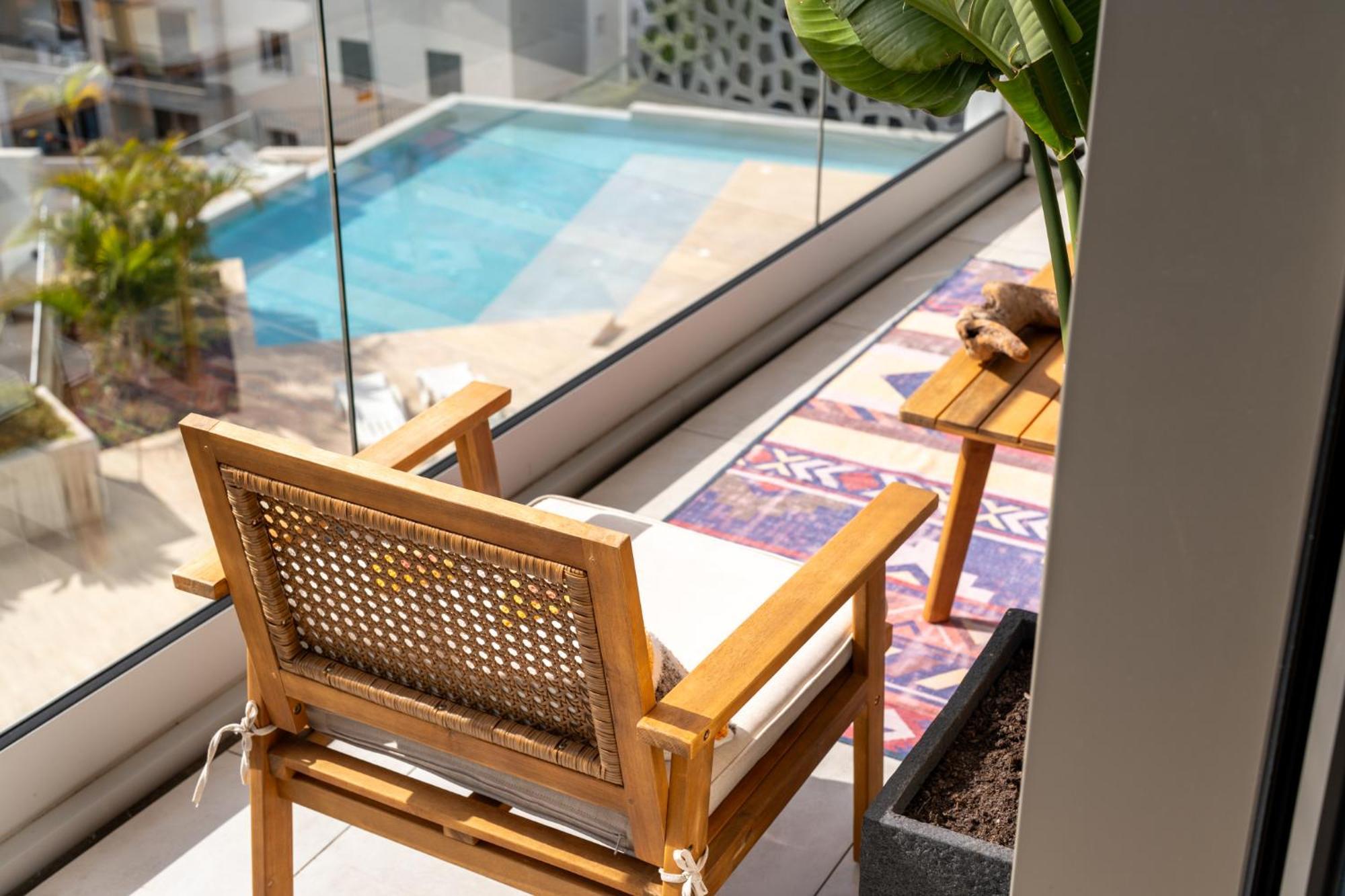 Bay Apartment *