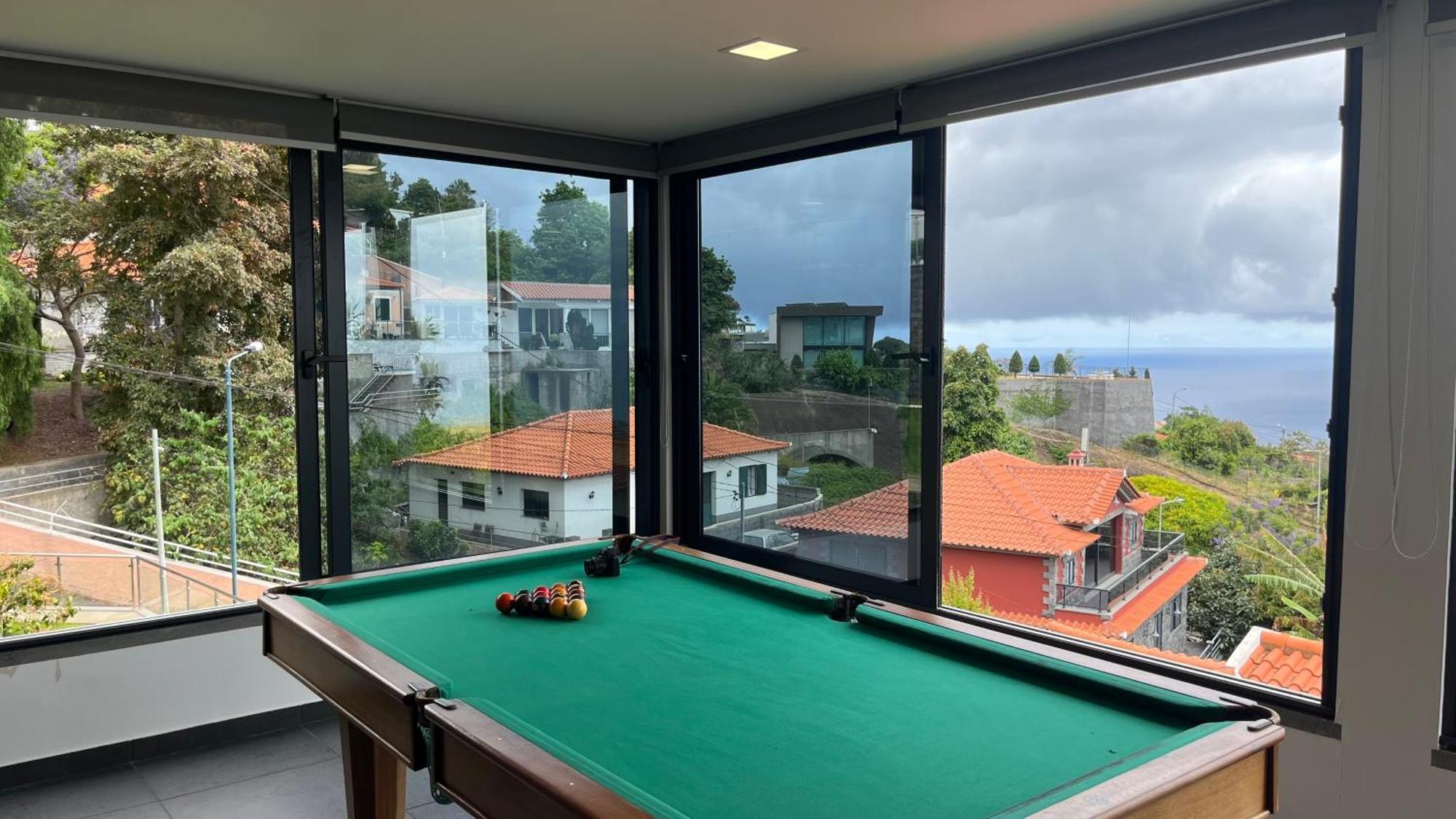 The View-neves