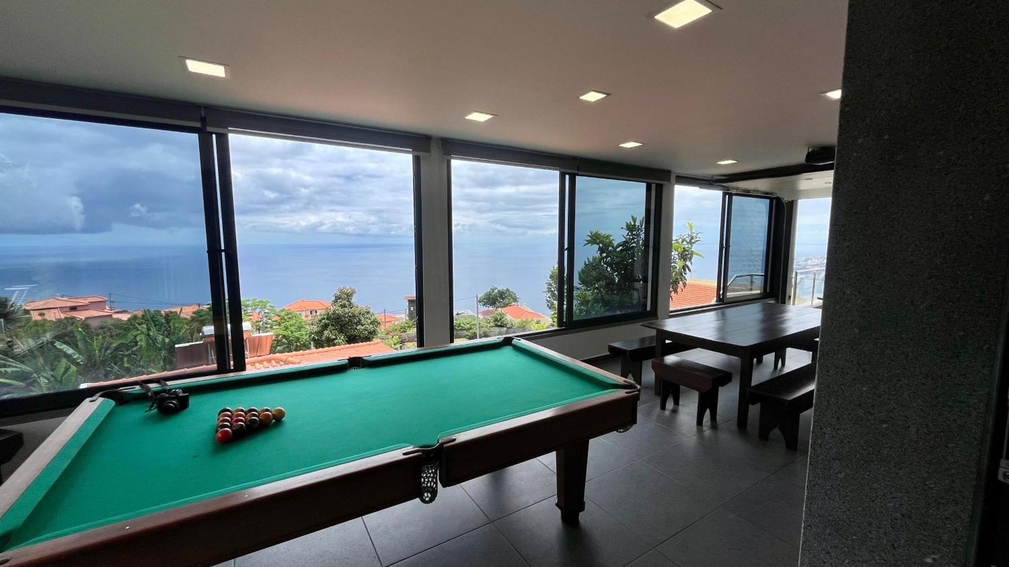 The View-neves *