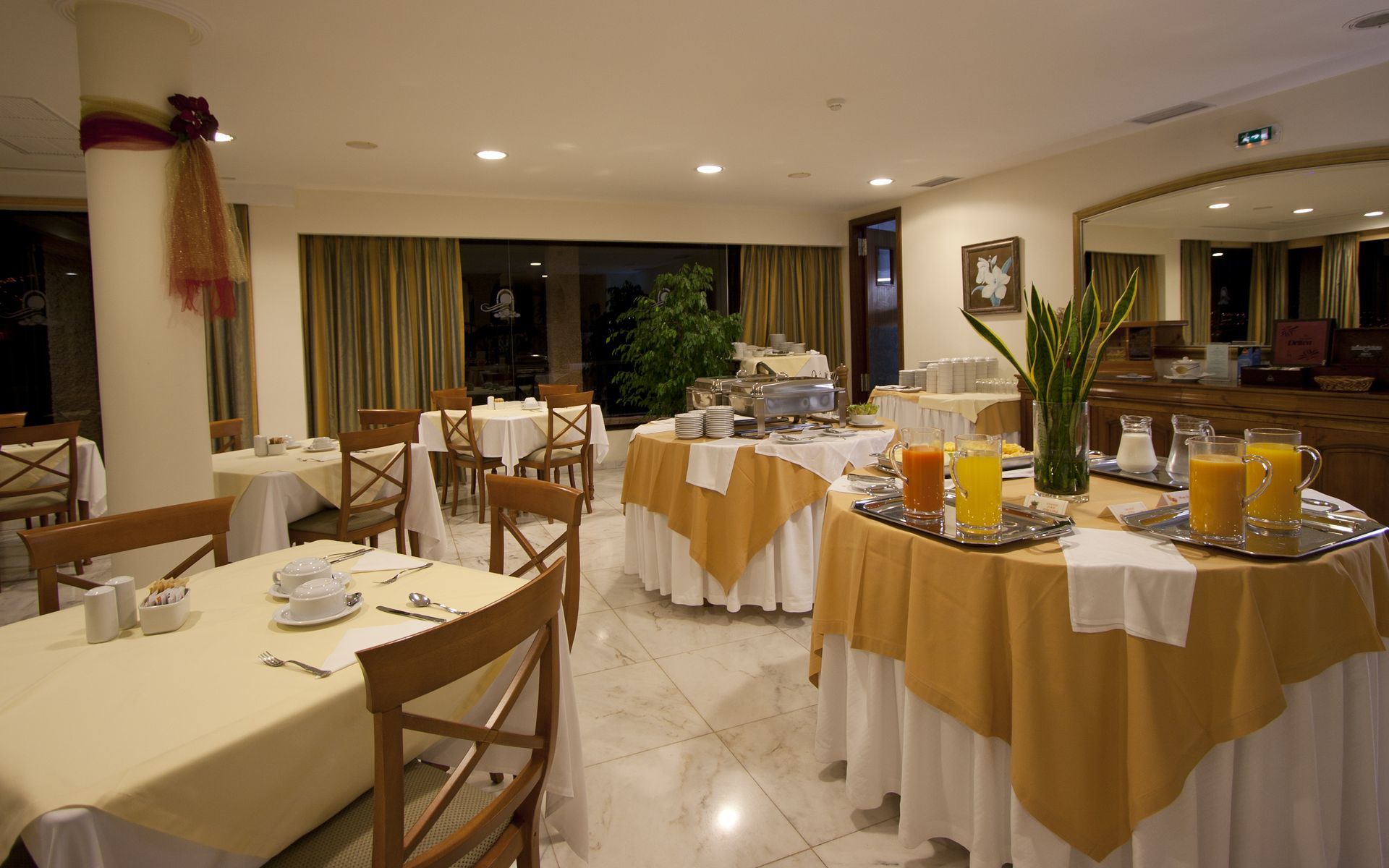 Khách sạn Ocean Gardens 4*