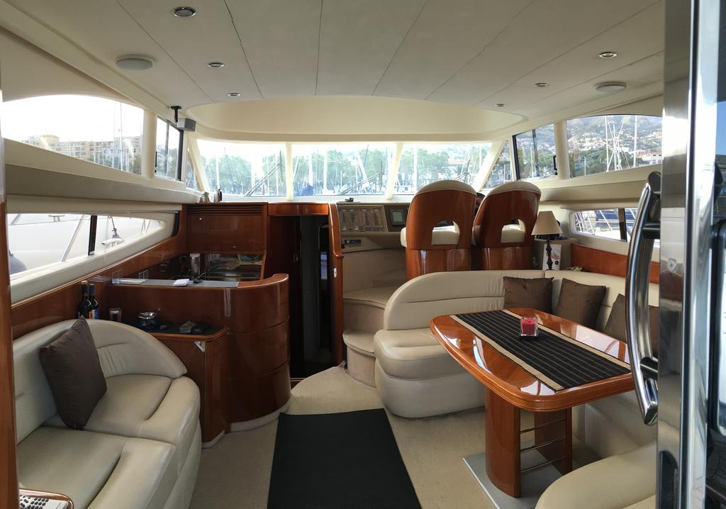 Botel Vass *