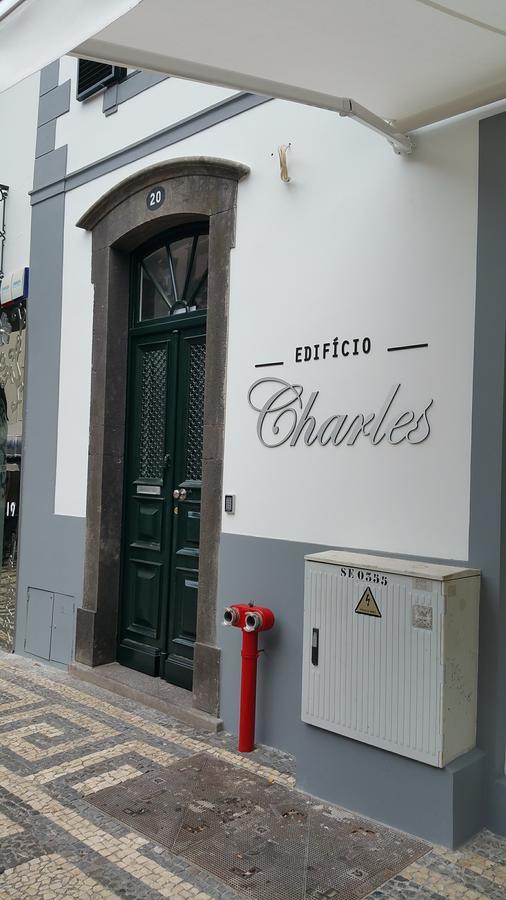 Edificio Charles 201 *