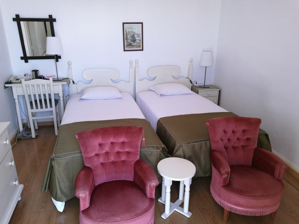 Pensao Residencial Teresinha Guest house