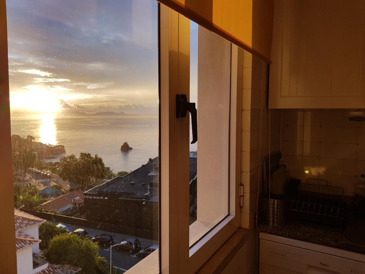 The Sunrise Of Your Dreams With Total Ocean View With New Modern Kitchens * Funchal (Madeira)