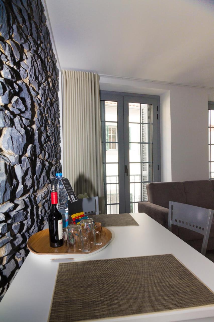 By Petit Apartment *