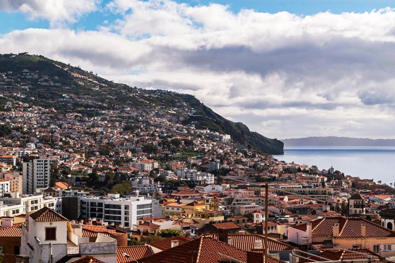 Calçada Do Pico I By An Island * Funchal (Madeira)