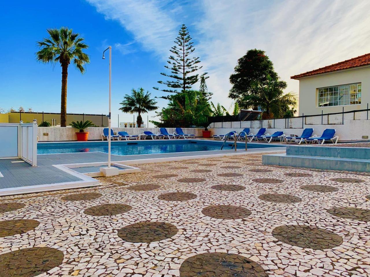 Black & White By Madeira Sun Travel Apartment