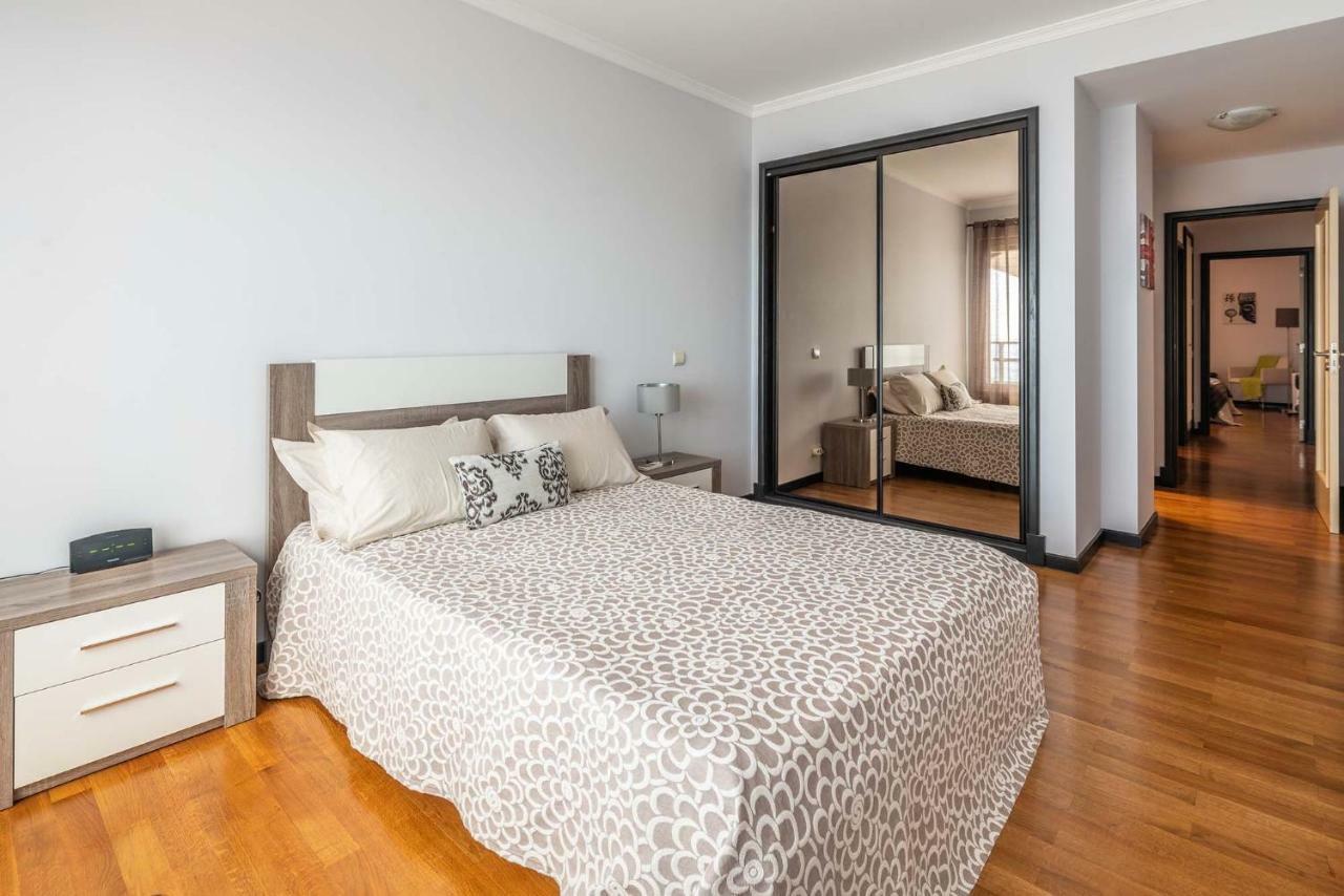 Oceanside Terrace By Madeira * Funchal (Madeira)