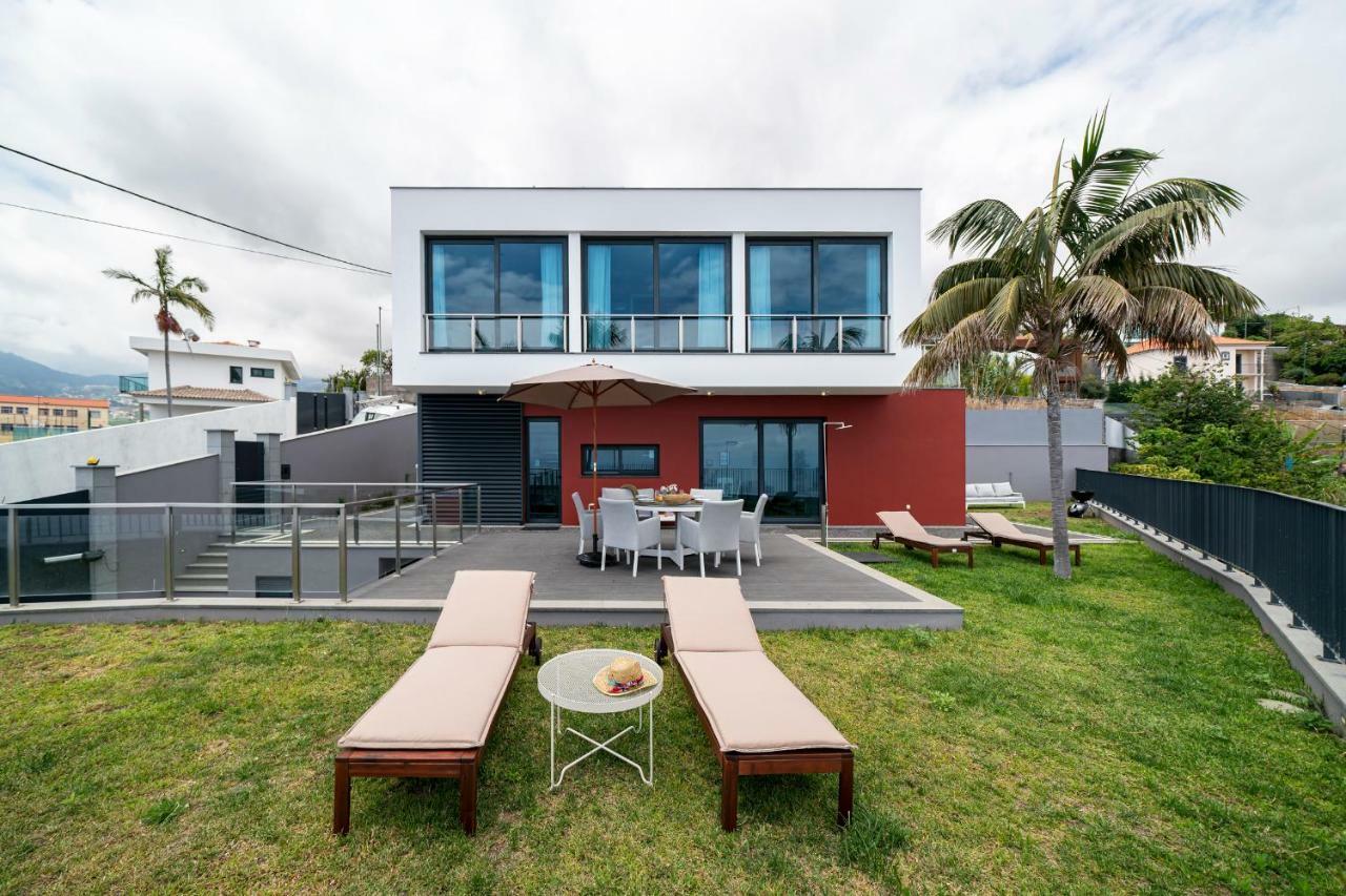 Papagaio By An Island Villa *
