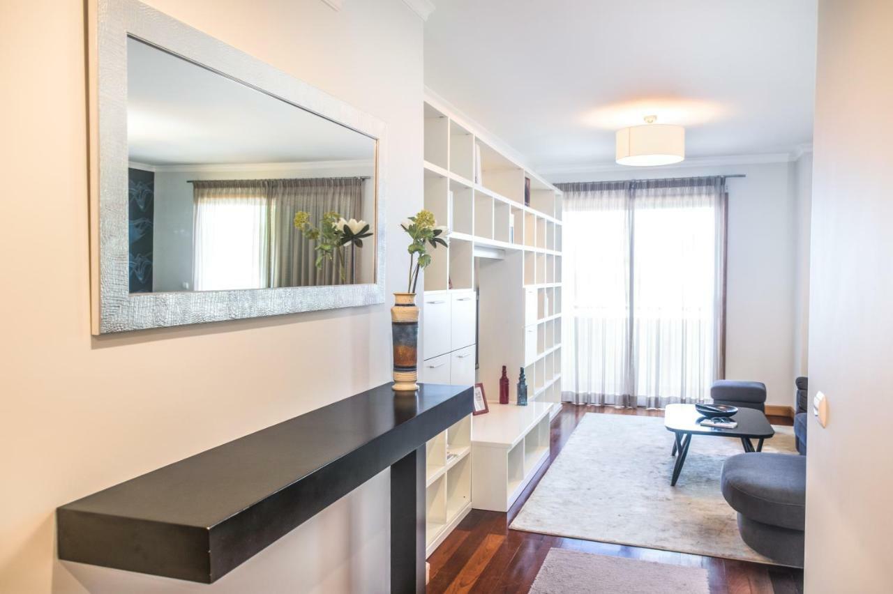 Arcadas Grand Sea View Apartment