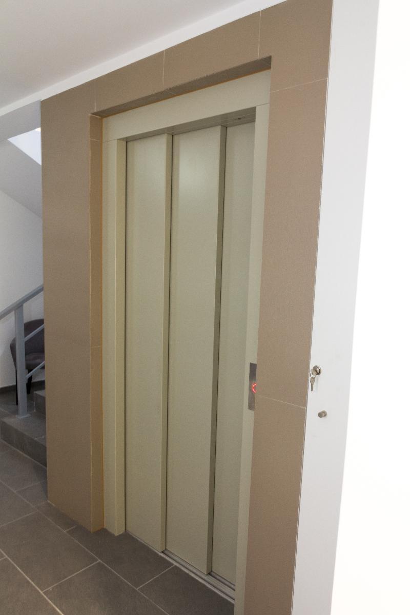 By Petit Apartment *