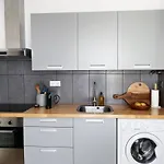 The L Apartment - City Living With Rooftop Terrace