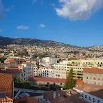 Five Design Rooftop By Storytellers