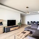 The Best Sea View Apartment By Lovelystay