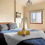 Theos Apartment By Lovelystay