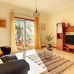 Theos Apartment By Lovelystay