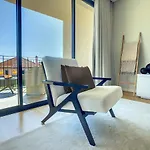 Sunlight Apartment By Lovelystay