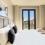 Sunlight Apartment By Lovelystay